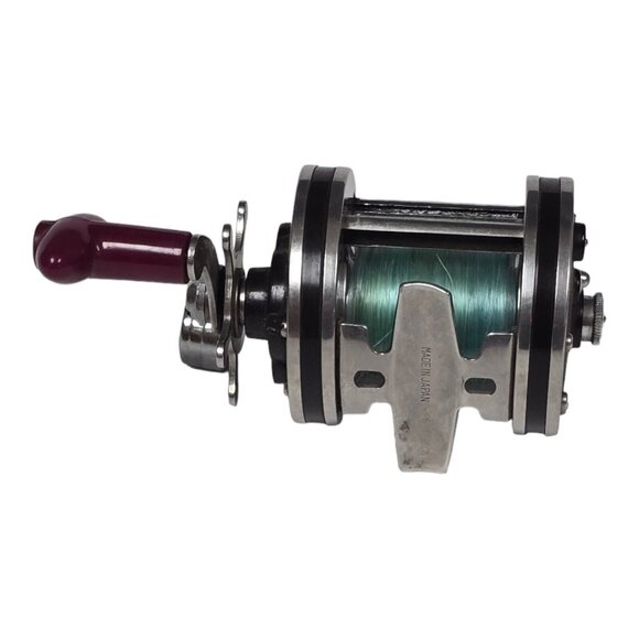 Vintage Bait Casting Reel Made in Japan Collectible Fishing Gear - Picture 9 of 13